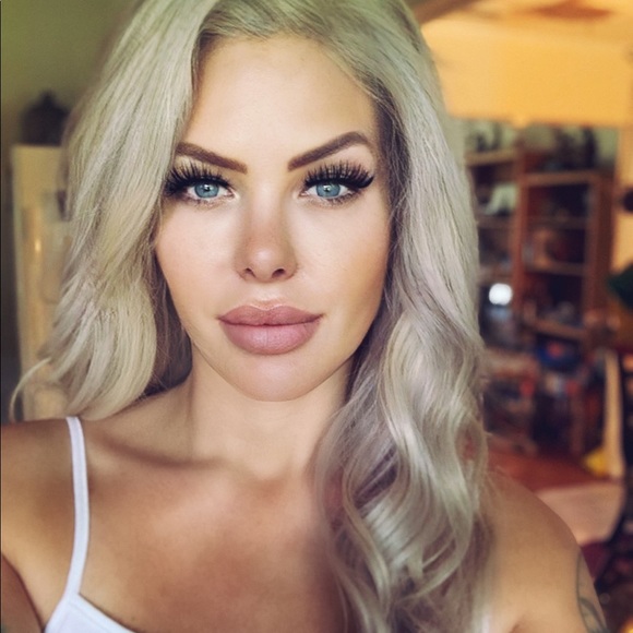 Meet your Posher, Ashlie - Picture 2 of 10